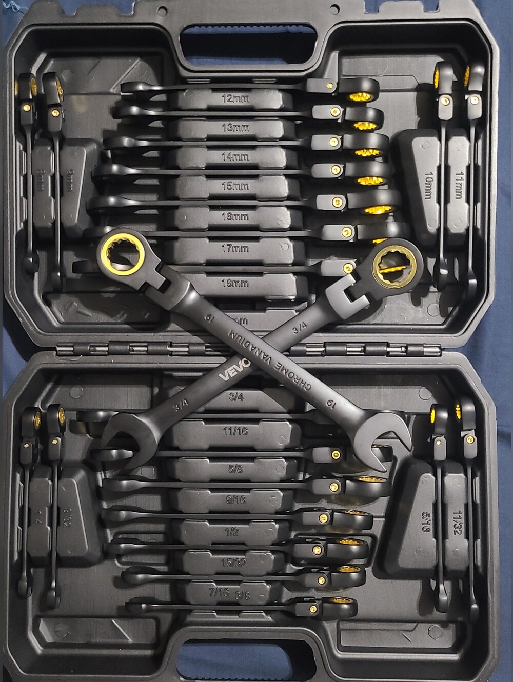 24 Piece Metric & SAE (8-19mm - 1/4"-3/4") Flex-Head Ratchet Wrench Set w/Case!